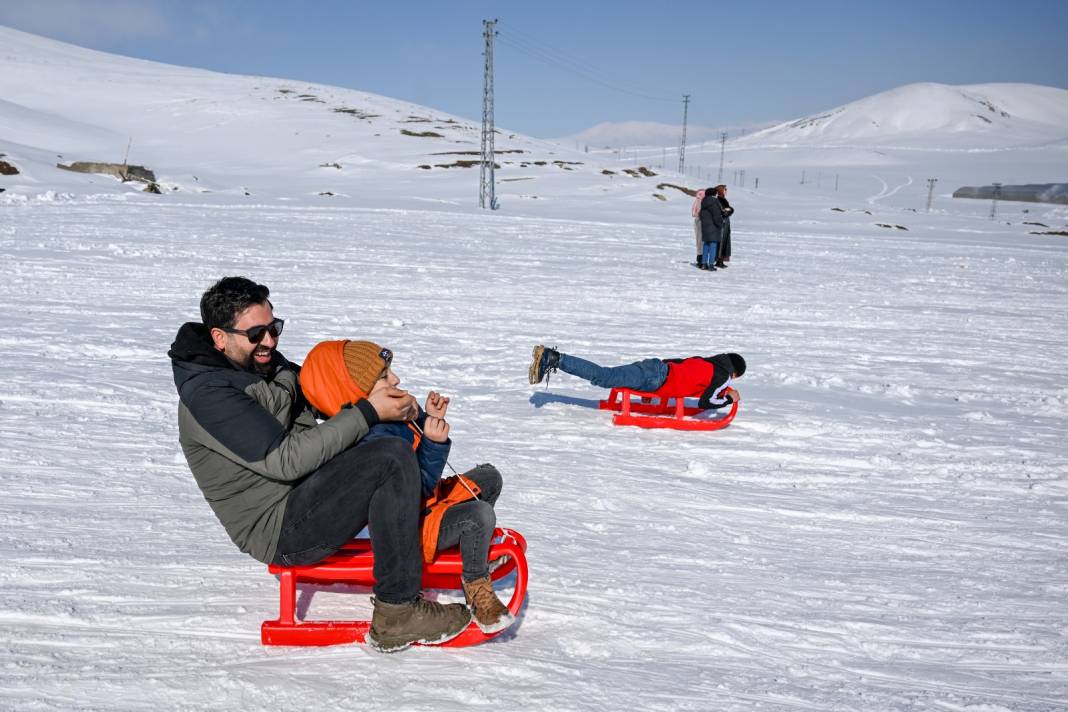 Türkiye'nin Bu Kentinde Hem Kayak Hem Termal Havuz Keyfi İç İçe Yaşanıyor! Kış Tatili Arayanların İlgisini Çekecek Güzellikte 4